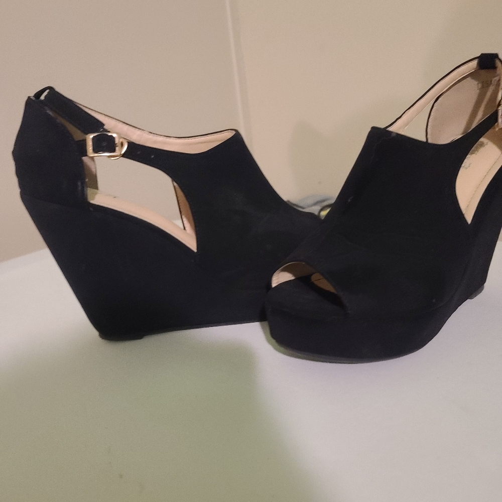 New black wedges